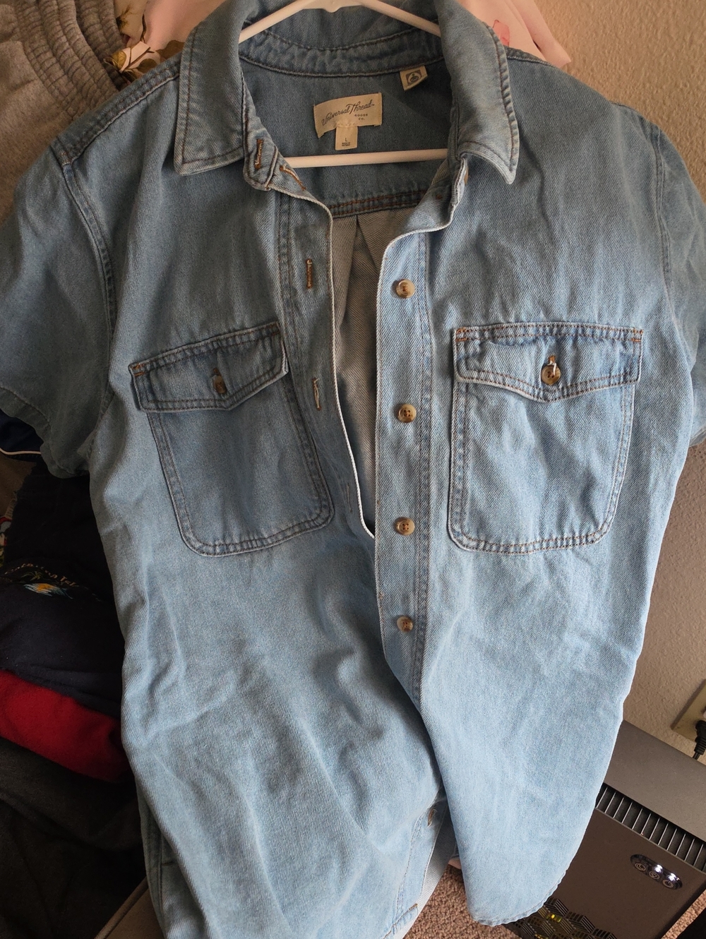 Universal Thread Light Blue Short-Sleeve Denim Button-Up Shirt